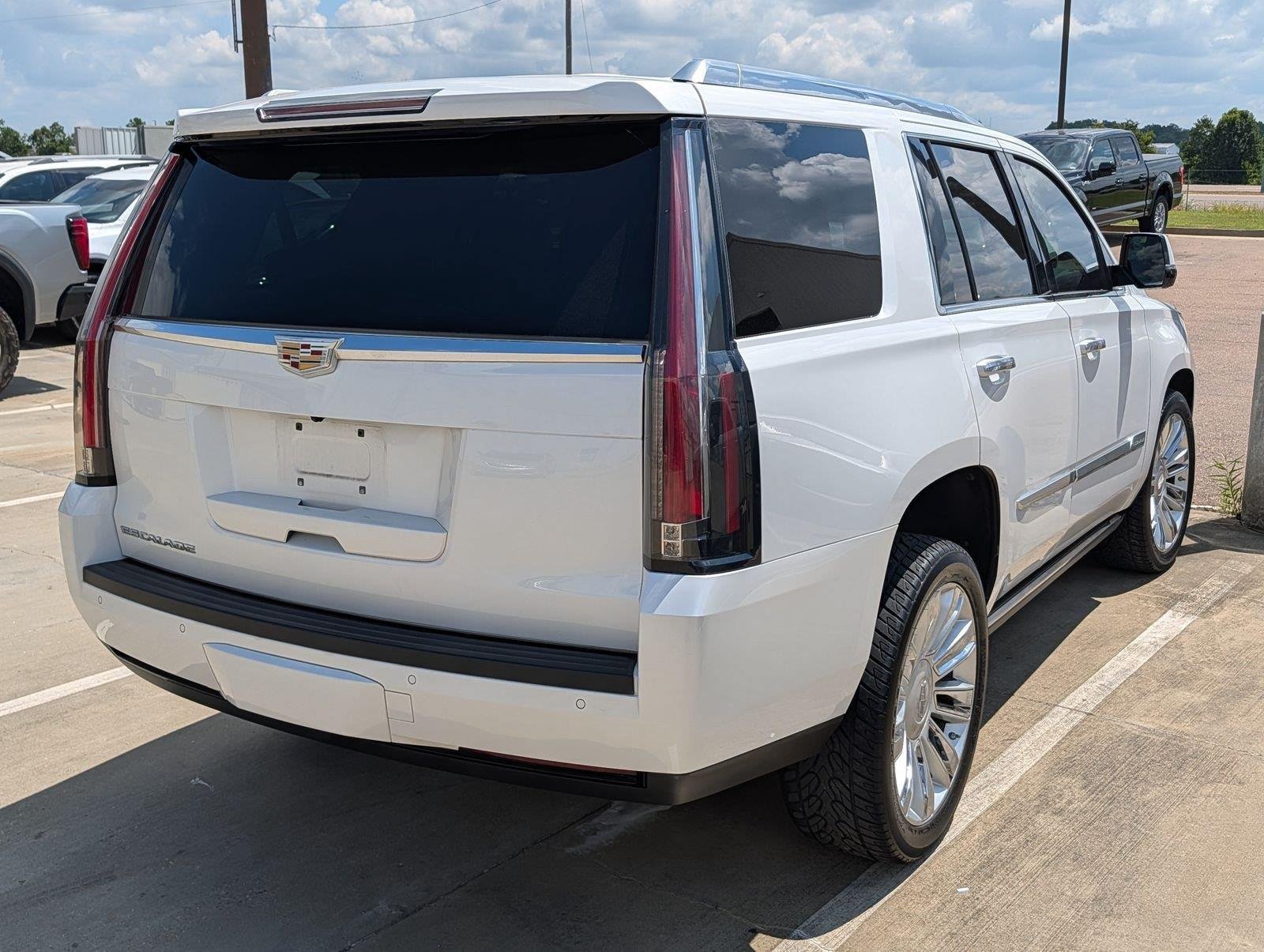 Used 2016 Cadillac Escalade Premium AWD/4WD image 10
