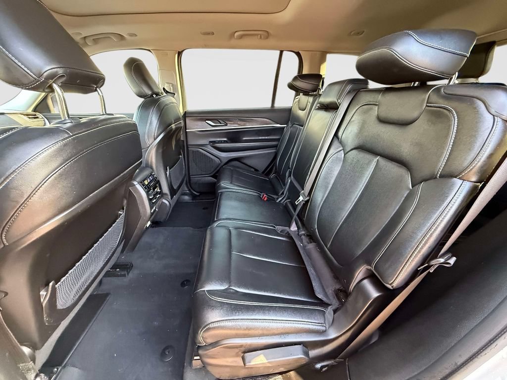 Used 2023 Jeep Grand Cherokee L Limited AWD/4WD image 13