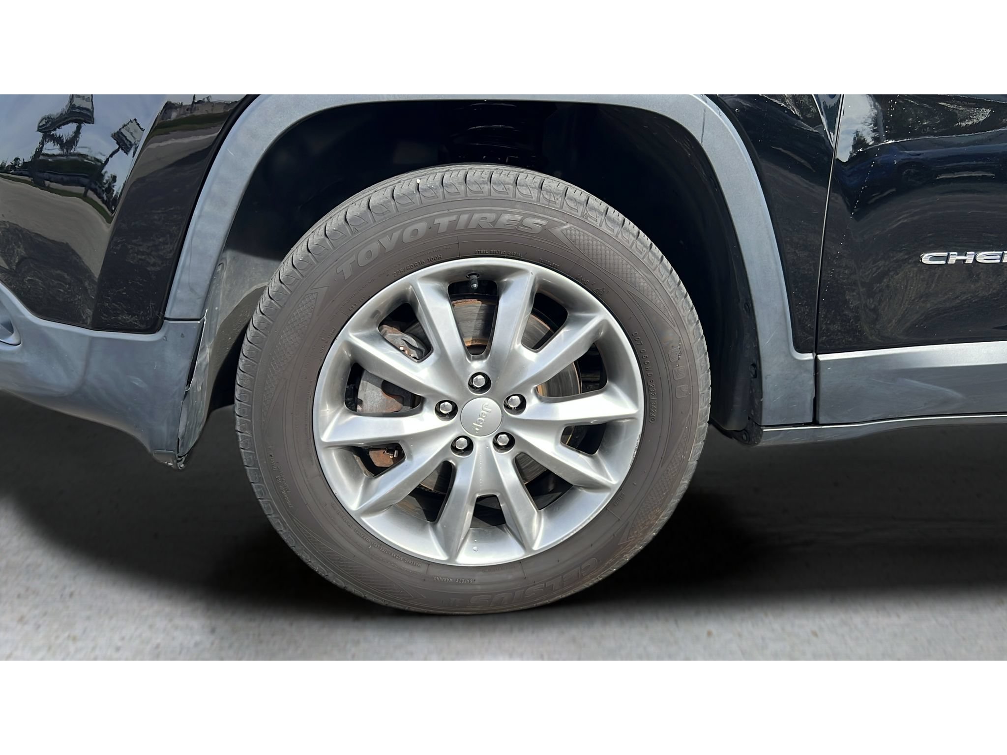 Used 2018 Jeep Cherokee Limited AWD/4WD image 34