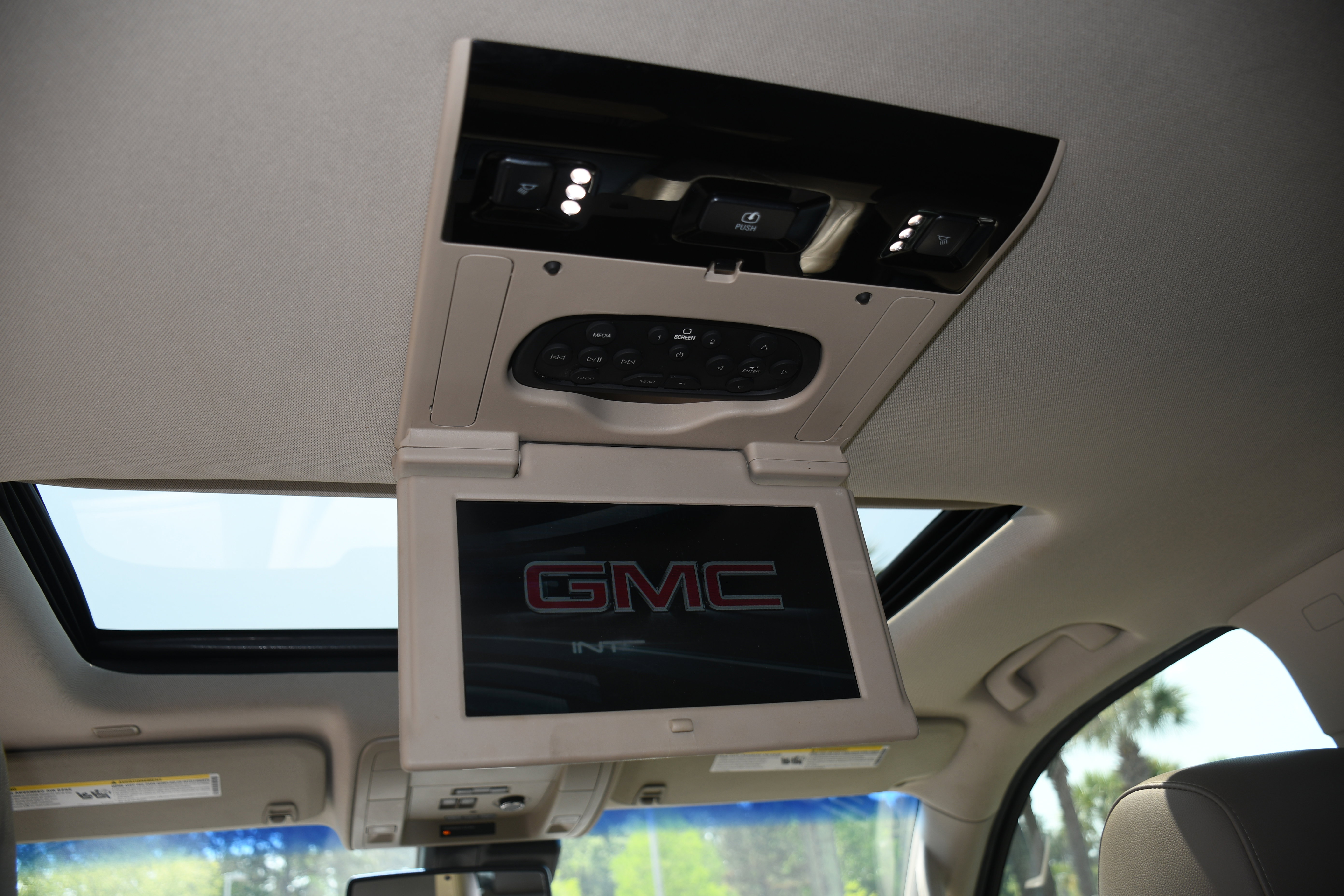 Used 2018 GMC Yukon SLT w/ Open Road Package RWD image 19