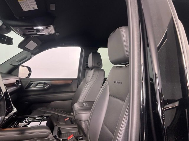 Used 2025 GMC Yukon XL Denali image 31