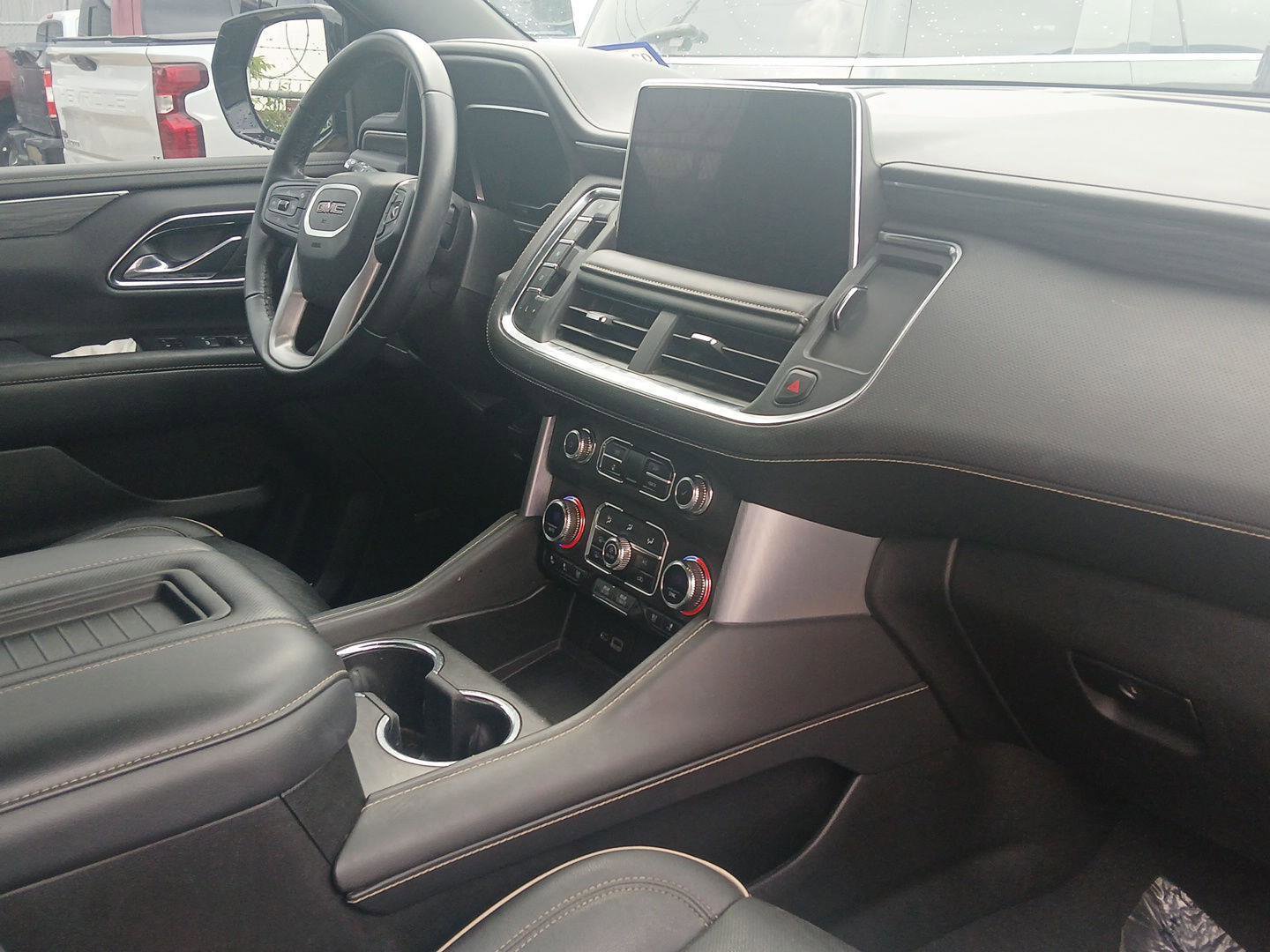 Used 2023 GMC Yukon SLT AWD/4WD image 9