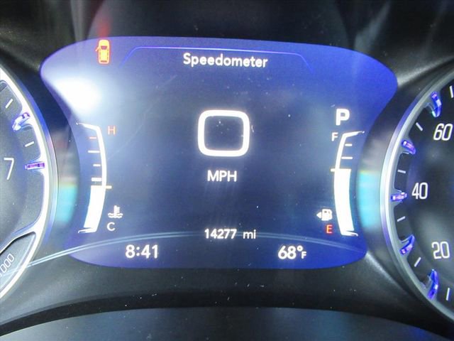 Used 2024 Chrysler Pacifica Limited image 27