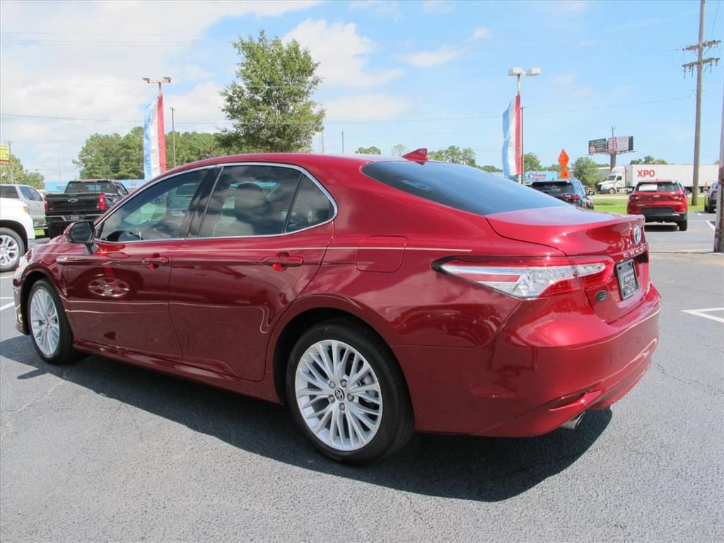 Used 2020 Toyota Camry XLE FWD image 6