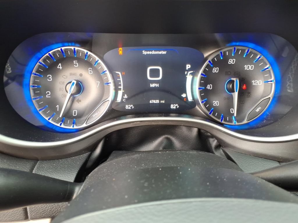 Used 2024 Chrysler Pacifica Touring-L FWD image 22