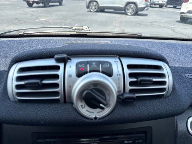 Used 2014 smart fortwo passion RWD image 17