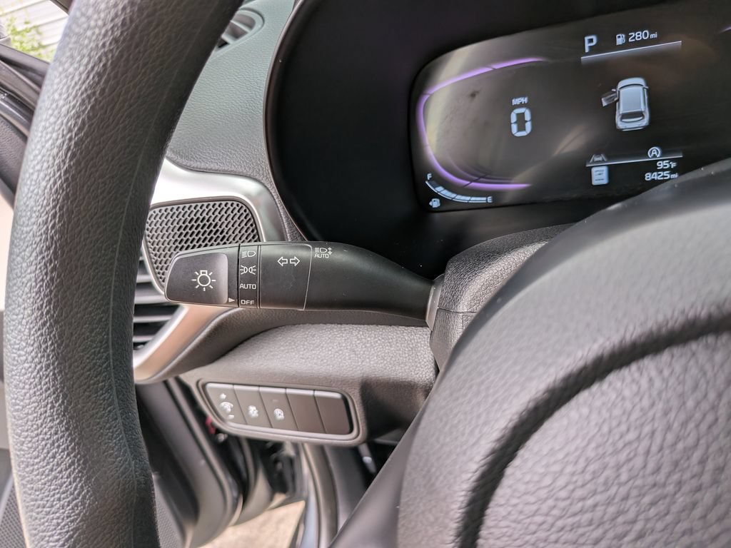 Certified 2025 Kia Soul LX w/ LX Technology Package FWD image 31