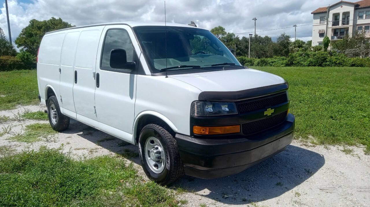 Used 2018 Chevrolet Express 2500 w/ Driver Convenience Package image 4