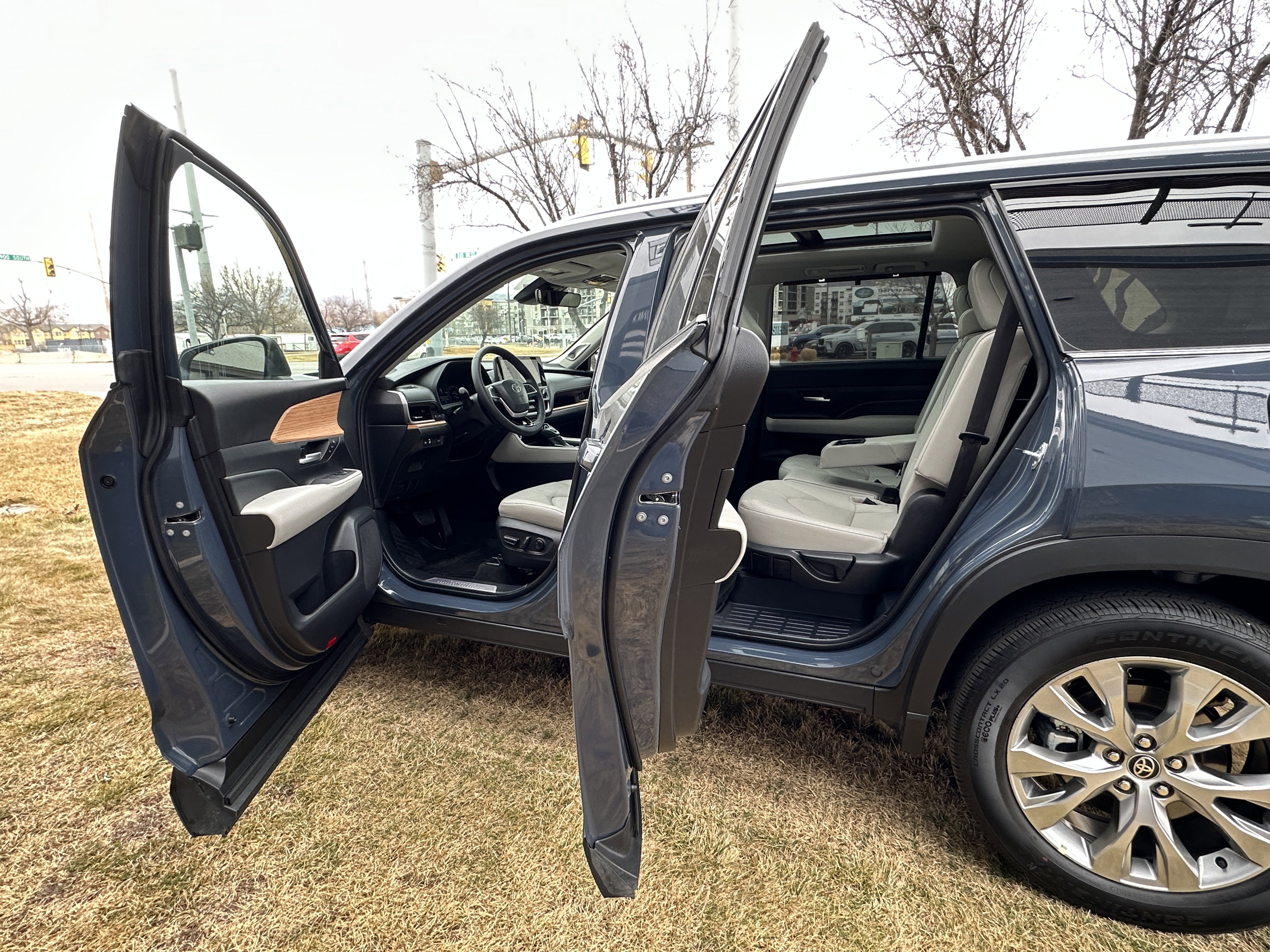 Used 2025 Toyota Grand Highlander AWD image 22