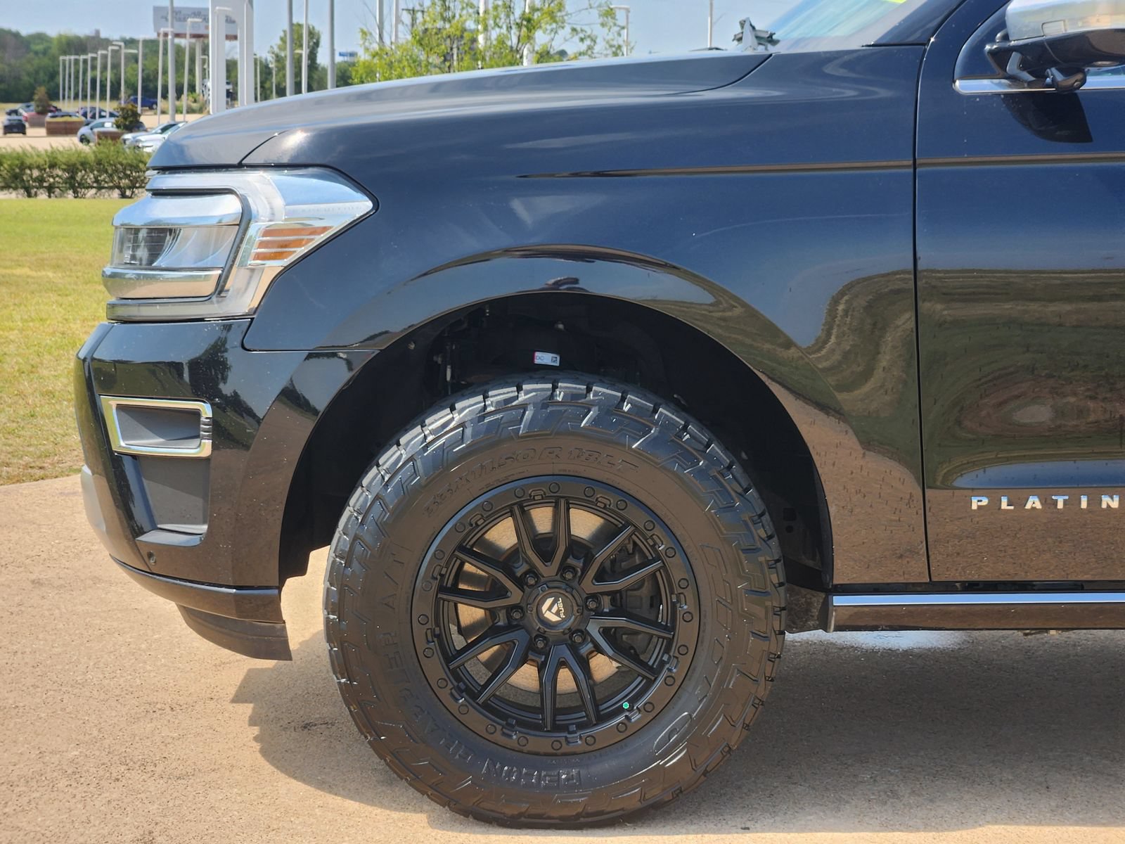 Used 2023 Ford Expedition Platinum AWD/4WD image 13