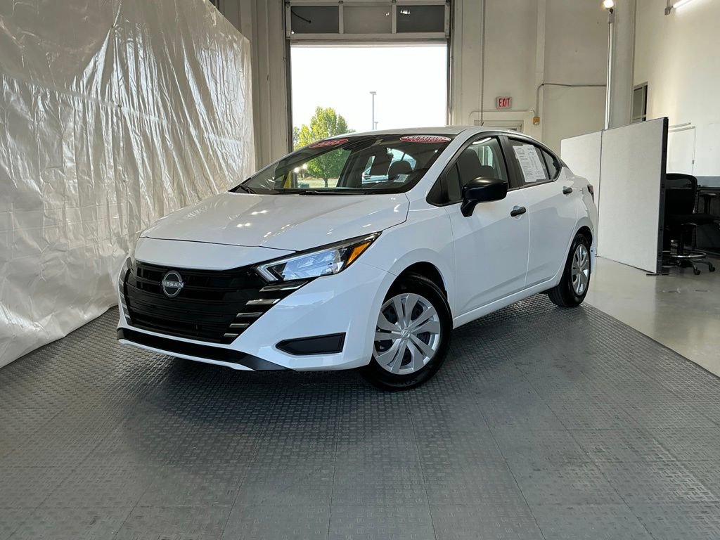 Used 2025 Nissan Versa S w/ Trunk Package FWD image 2