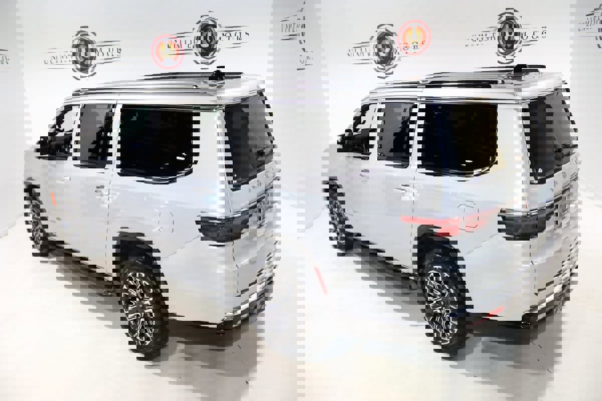 Used 2024 Jeep Wagoneer L Series II w/ Flexible Seating Group image 11