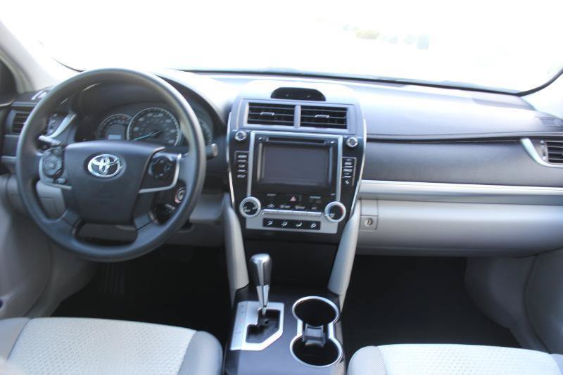 Used 2014 Toyota Camry LE FWD image 17