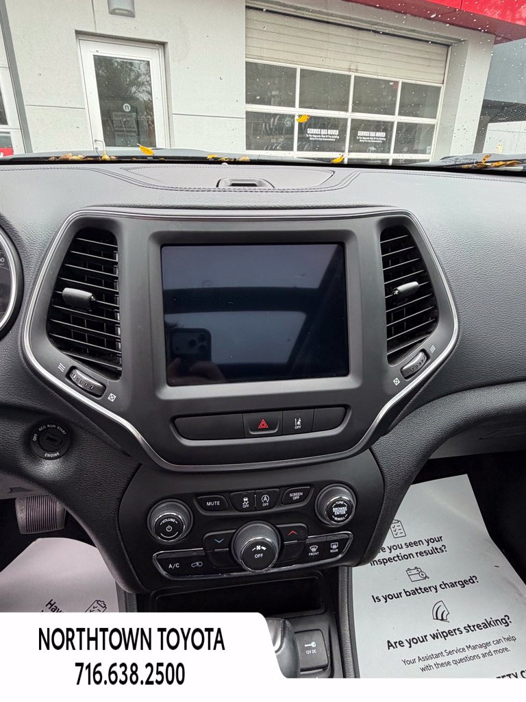 Used 2022 Jeep Cherokee Latitude w/ Sun & Sound Group AWD/4WD image 17