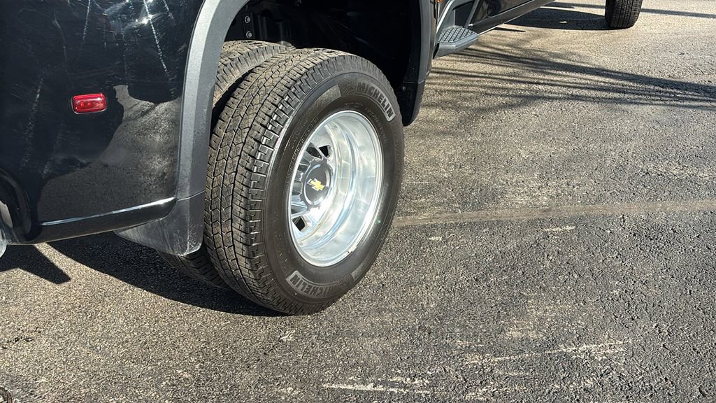 Used 2025 Chevrolet Silverado 3500 LTZ image 8