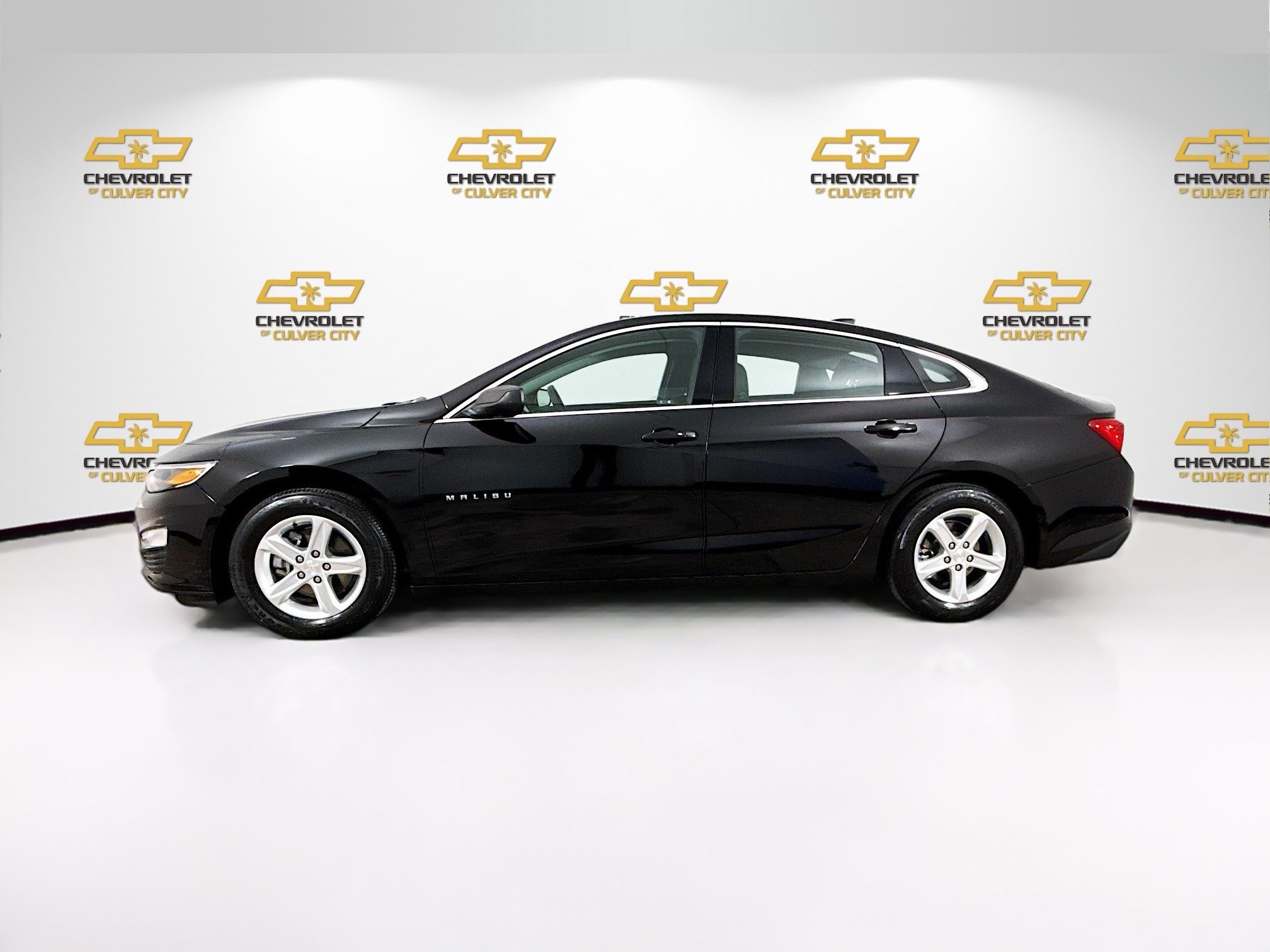 Used 2023 Chevrolet Malibu LS FWD image 5