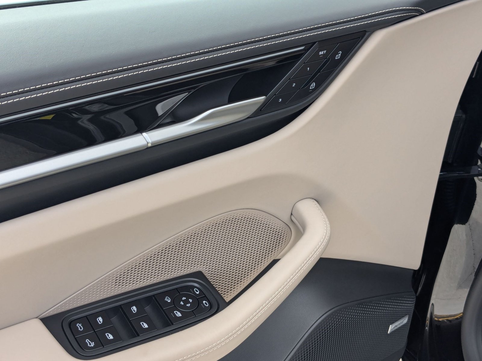 New 2025 Porsche Macan 4S Electric AWD/4WD image 19