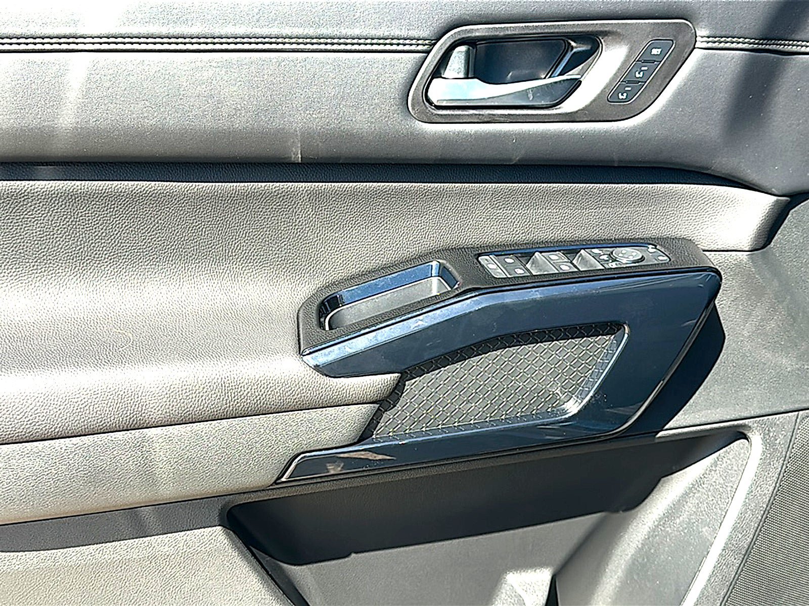 New 2026 Nissan Pathfinder Platinum w/ Accent Package FWD image 14