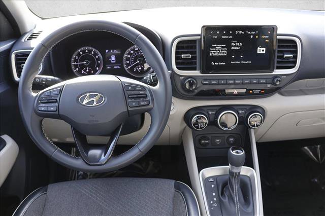 Used 2021 Hyundai Venue image 24