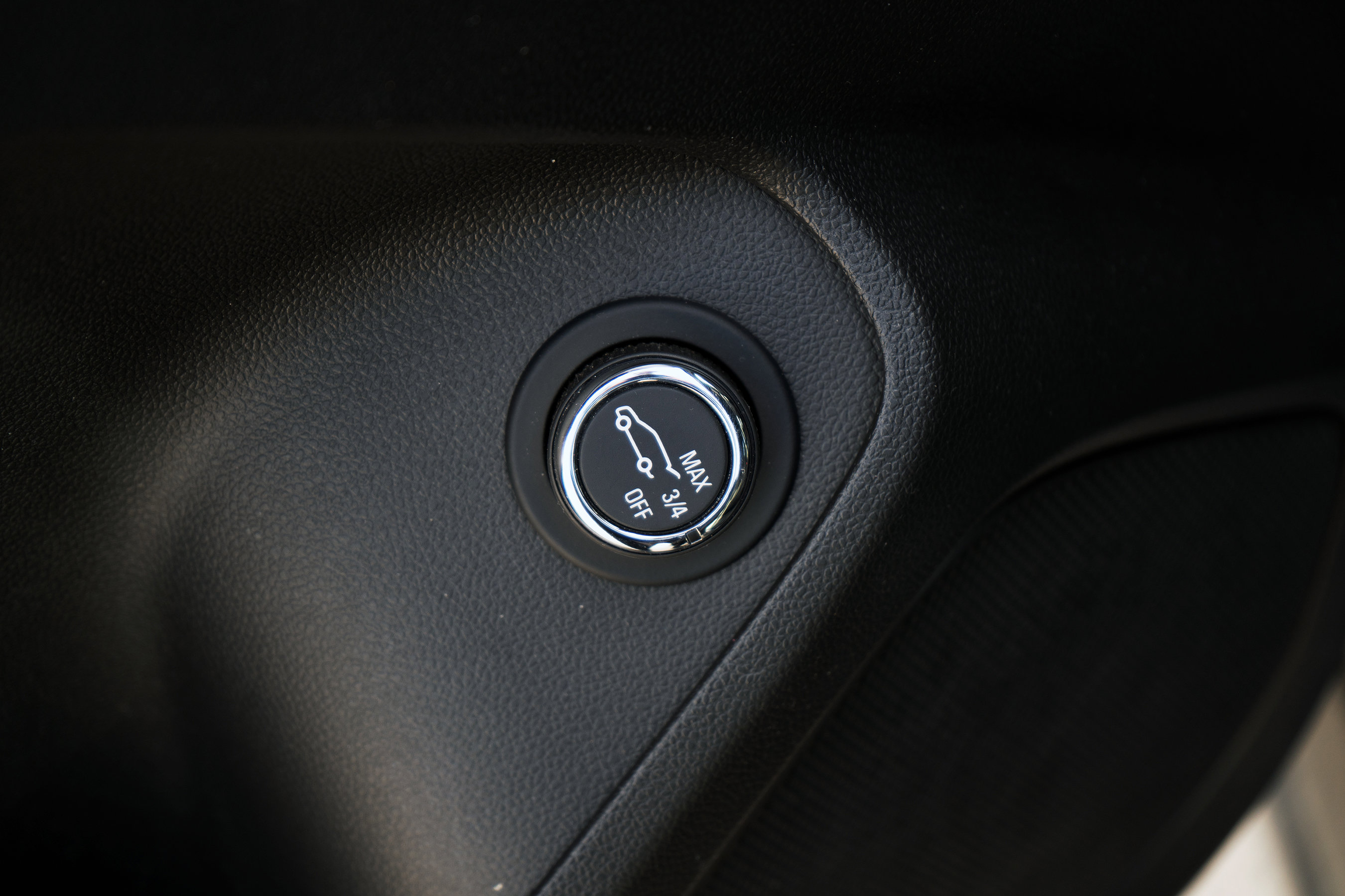 Used 2023 Chevrolet TrailBlazer RS w/ Sun and Liftgate Package image 41