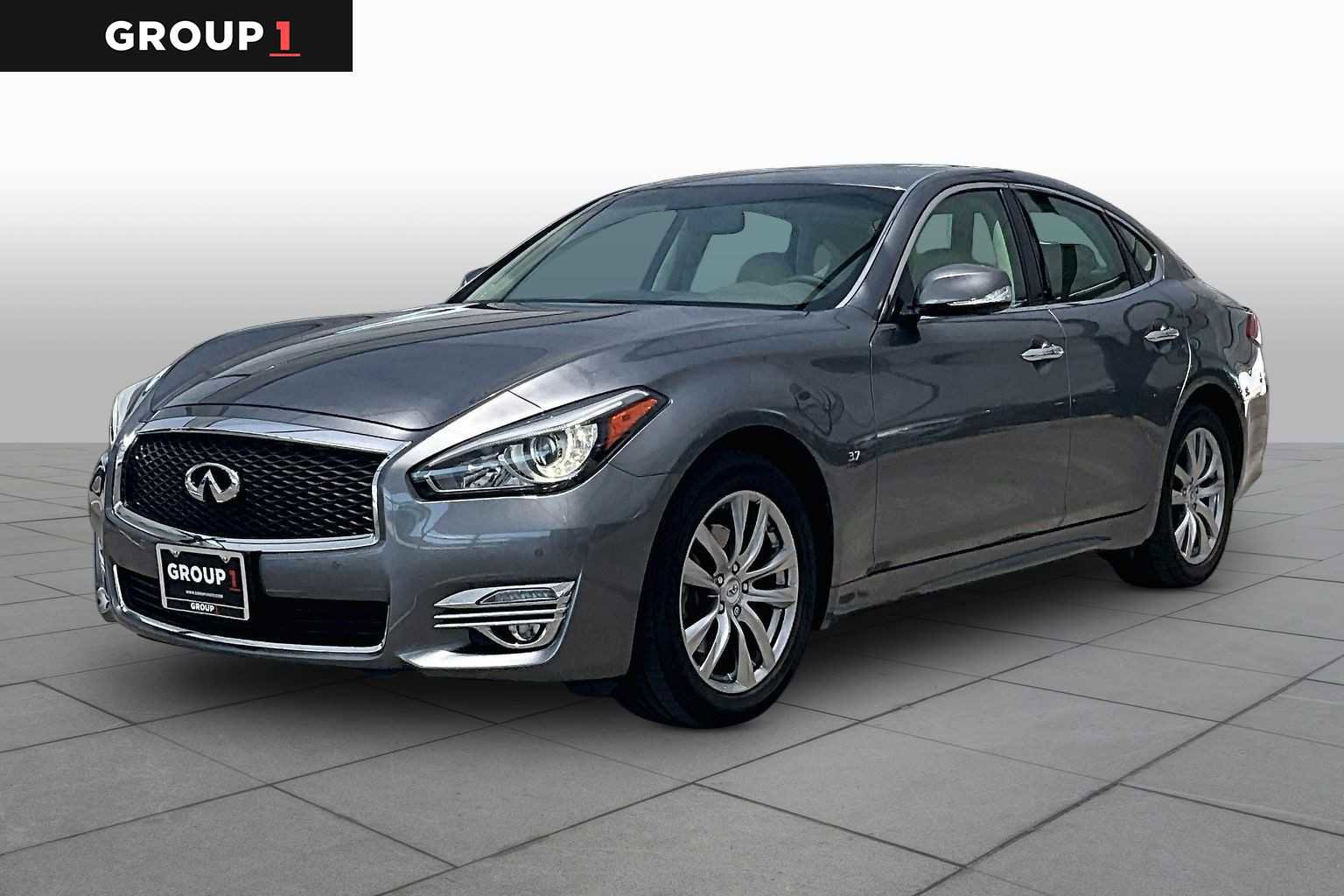 Used 2015 INFINITI Q70 3.7 RWD image 1