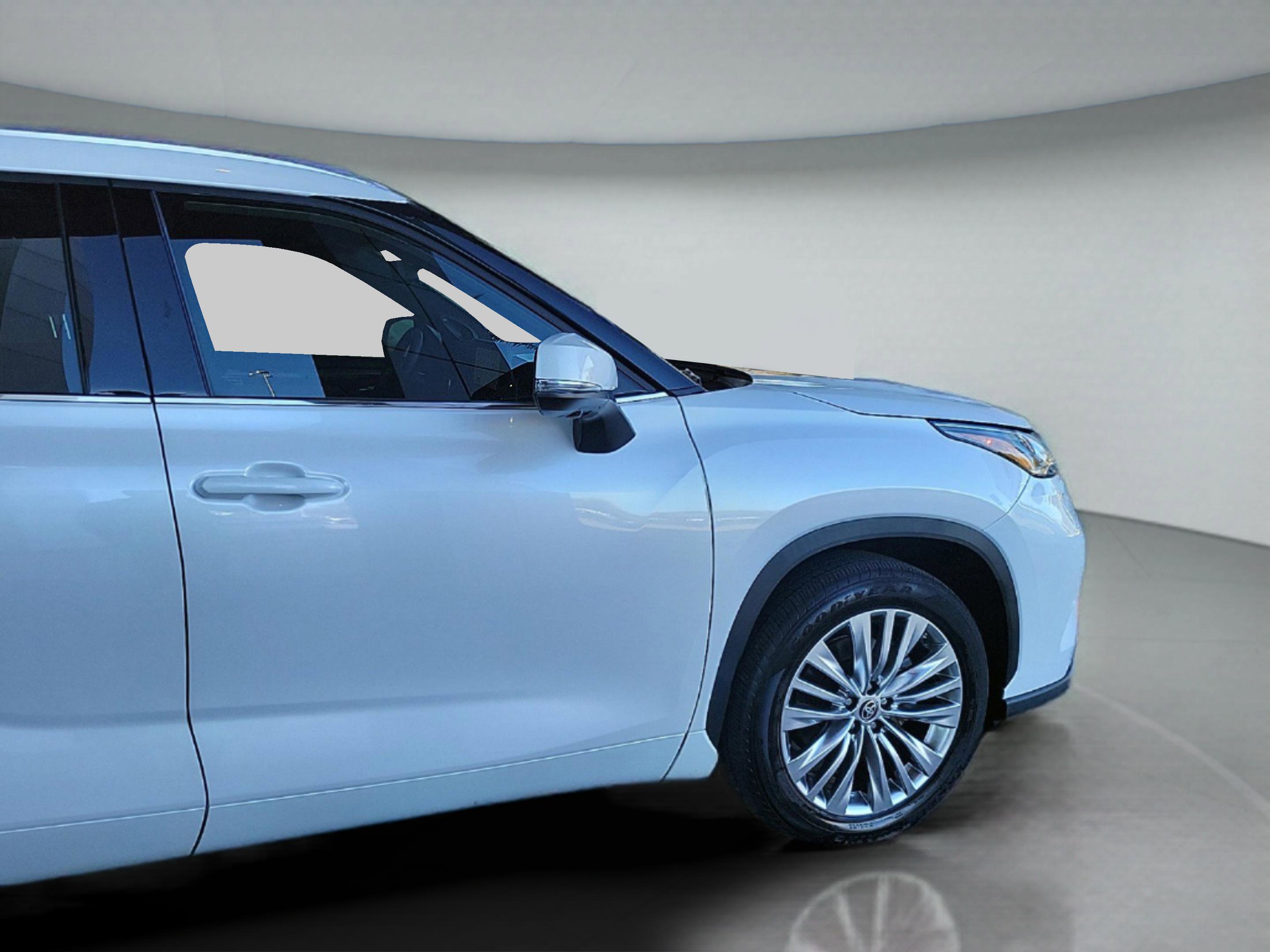 Used 2024 Toyota Highlander Platinum image 27