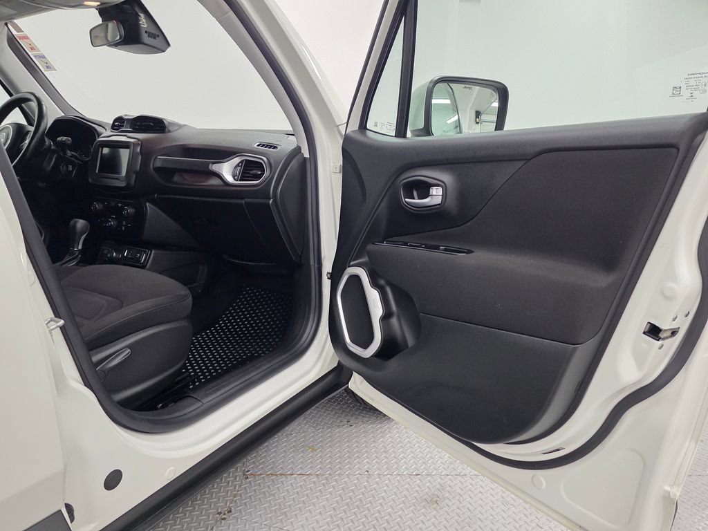 Used 2020 Jeep Renegade Latitude w/ Cold Weather Group AWD/4WD image 13