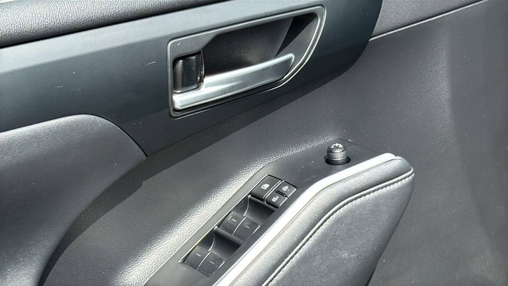 Used 2023 Toyota Highlander XLE image 12