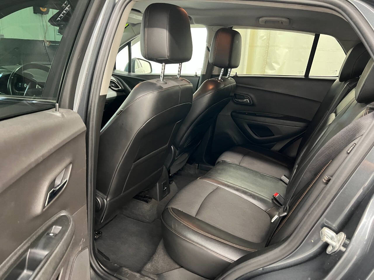 Used 2017 Chevrolet Trax LT w/ LT Convenience Package FWD image 9