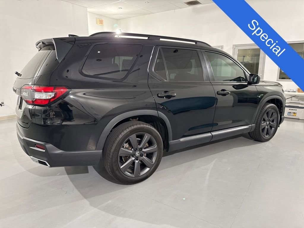 Used 2025 Honda Pilot Sport image 12