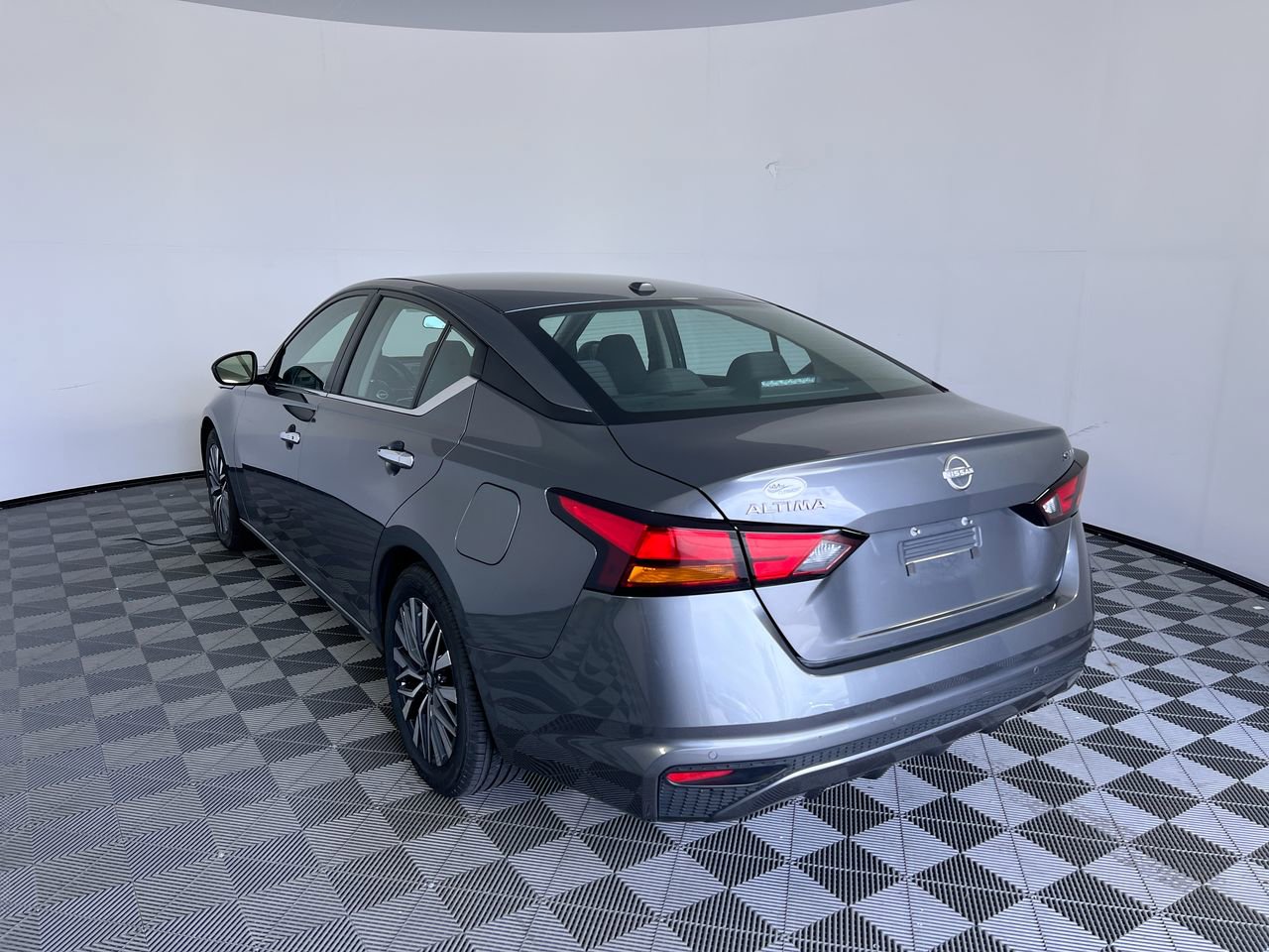 Used 2024 Nissan Altima 2.5 SV image 5