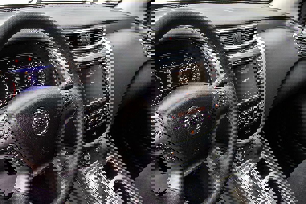 Used 2020 Nissan Murano S image 13