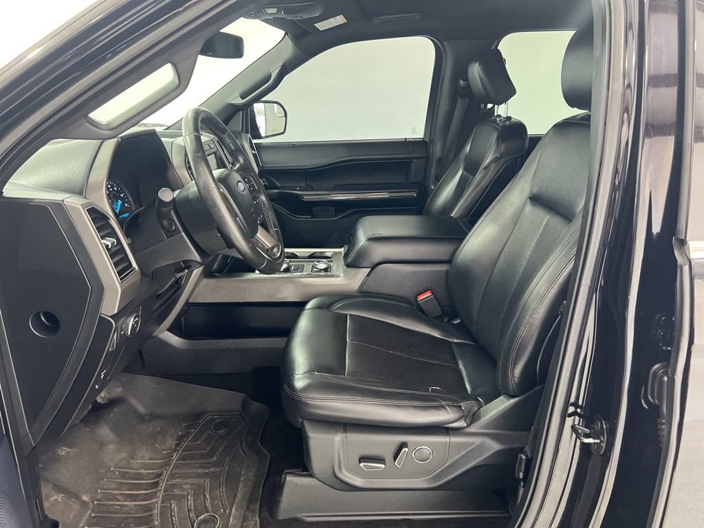 Used 2019 Ford Expedition XLT w/ Equipment Group 201A AWD/4WD image 18