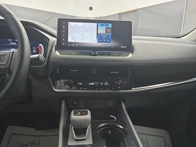 Used 2025 Nissan Rogue SL FWD image 25