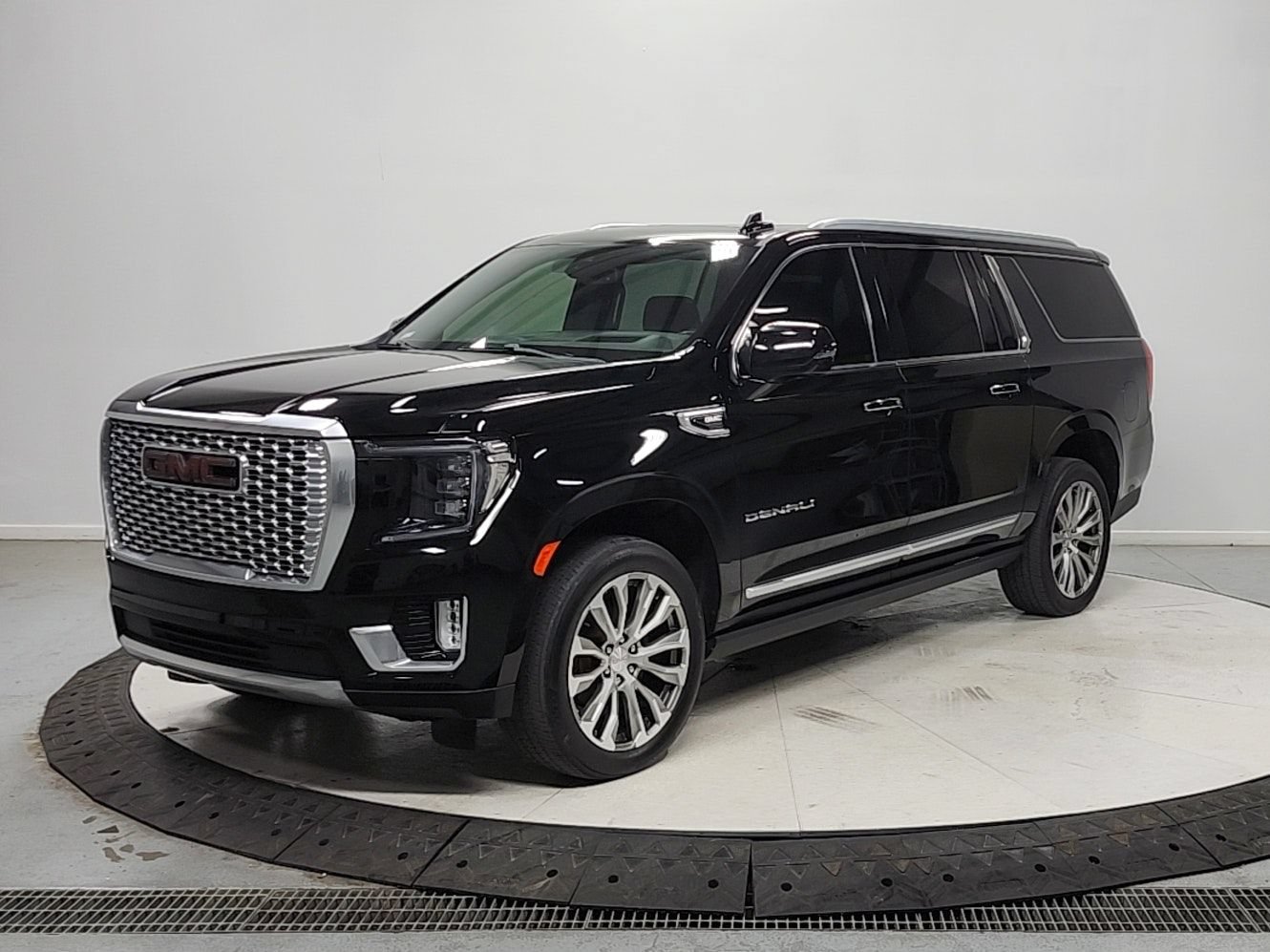 Used 2021 GMC Yukon XL Denali AWD/4WD image 3