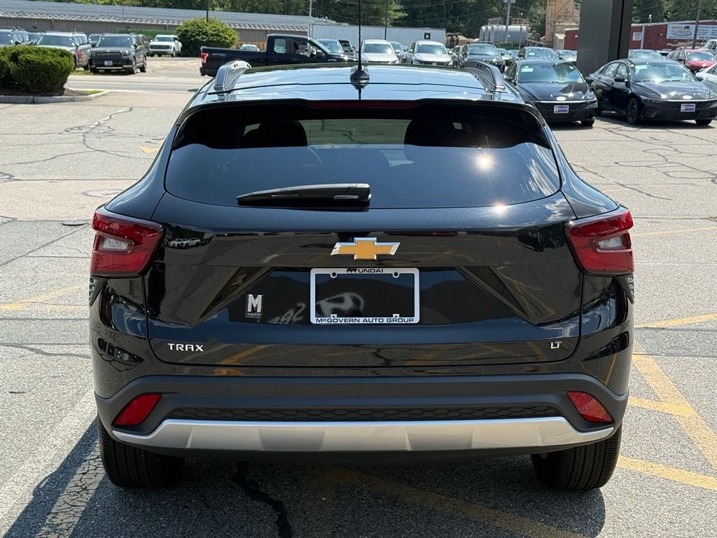 Used 2026 Chevrolet Trax LT w/ Sunroof Package FWD image 5