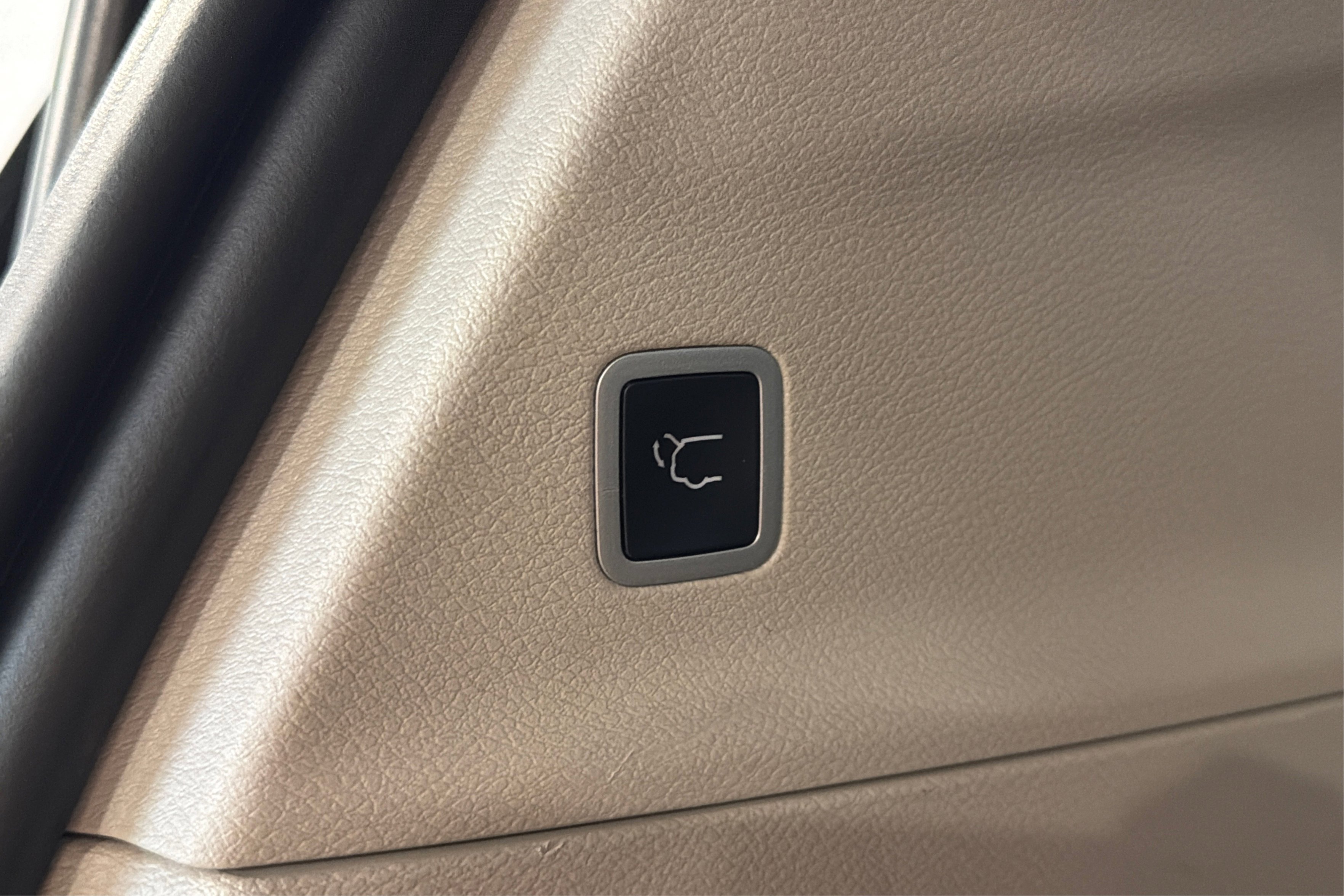 Used 2024 Chrysler Pacifica Touring-L FWD image 47