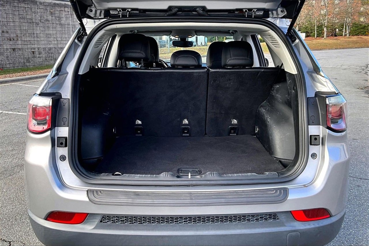 Certified 2019 Jeep Compass Latitude w/ Cold Weather Group image 22