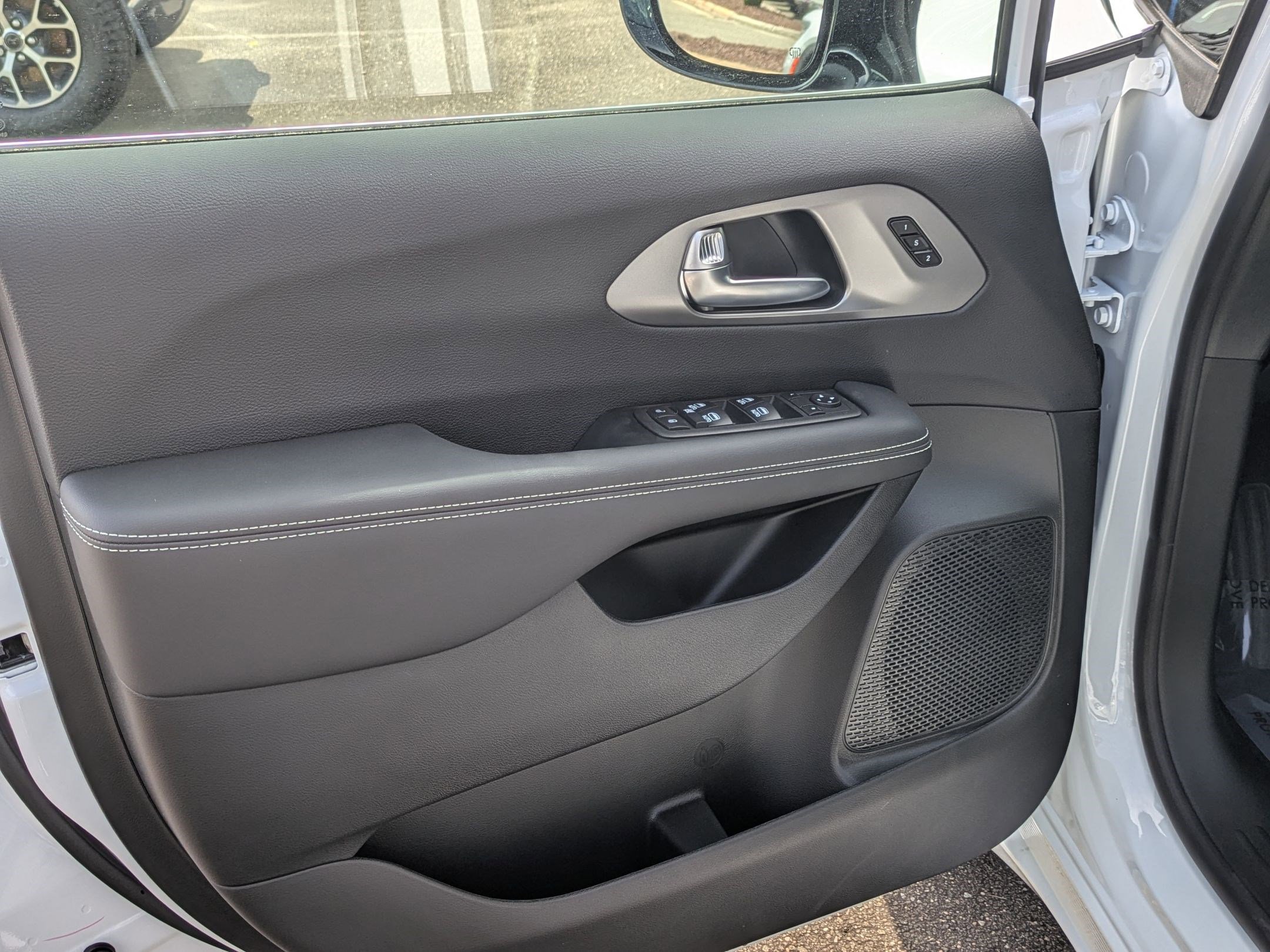 New 2026 Chrysler Pacifica Select image 14