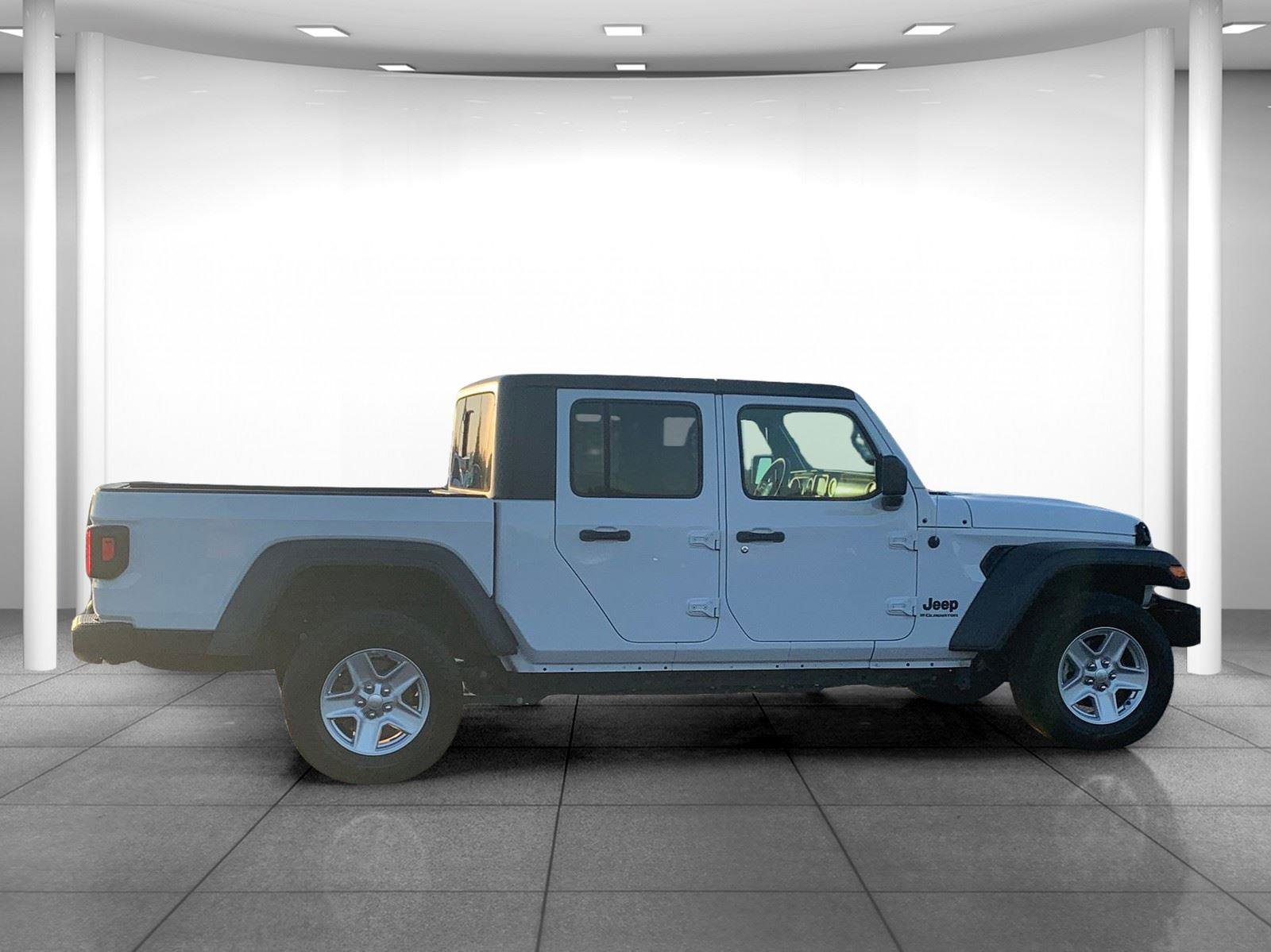 Used 2023 Jeep Gladiator Sport image 8