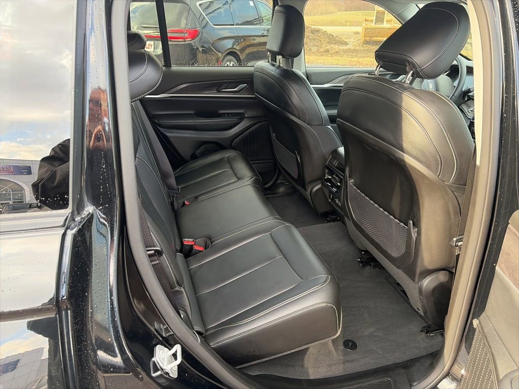 Used 2023 Jeep Grand Cherokee Limited image 10