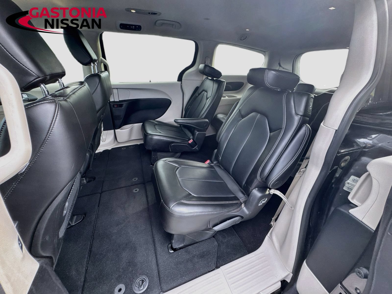 Used 2023 Chrysler Pacifica Touring-L FWD image 30