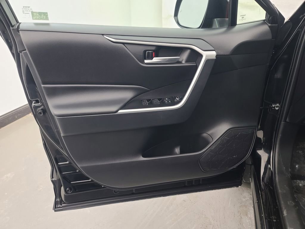 Used 2025 Toyota RAV4 XLE image 23