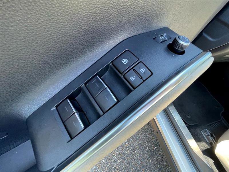 Used 2024 Toyota Highlander LE image 19