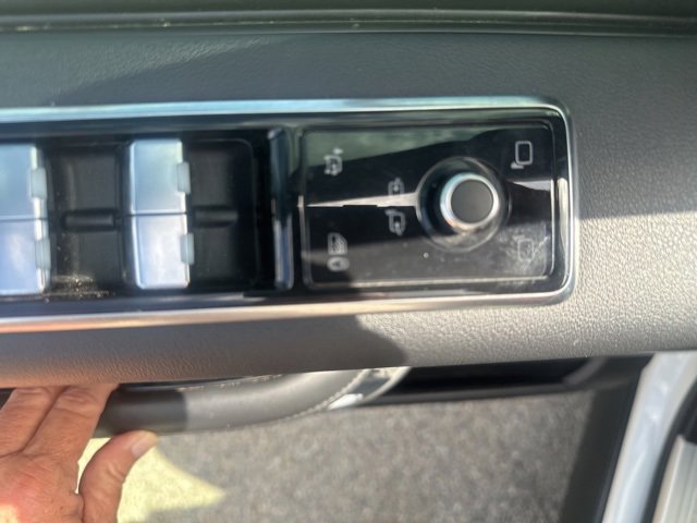 Used 2019 Land Rover Range Rover HSE image 25