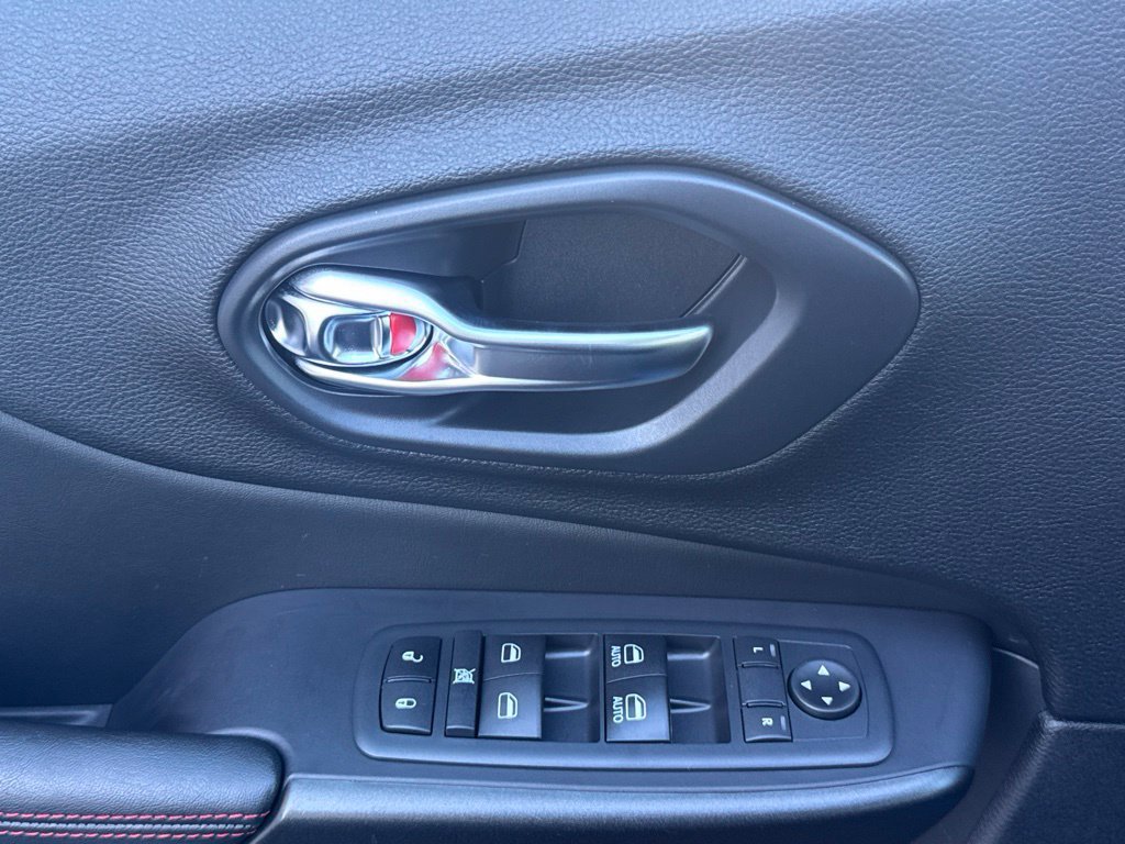 Used 2020 Jeep Cherokee Trailhawk w/ Cold Weather Group AWD/4WD image 29