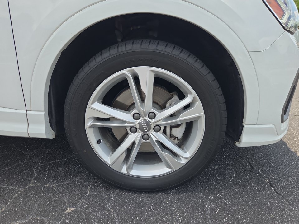 Used 2019 Audi Q3 2.0T Premium Plus w/ Premium Plus Package AWD/4WD image 29