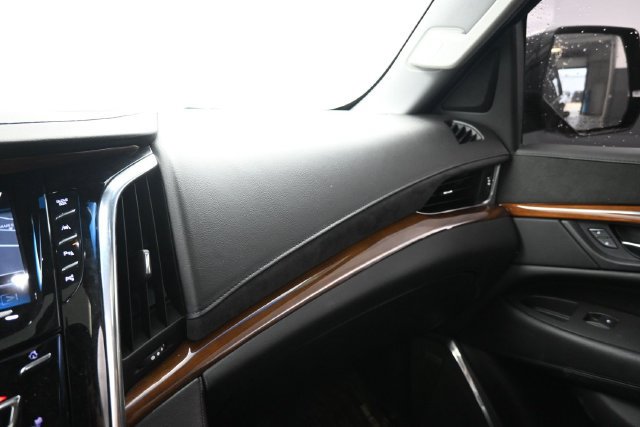 Used 2017 Cadillac Escalade Luxury AWD/4WD image 29