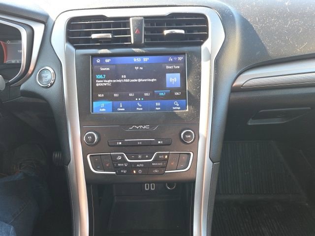 Used 2020 Ford Fusion SE image 28