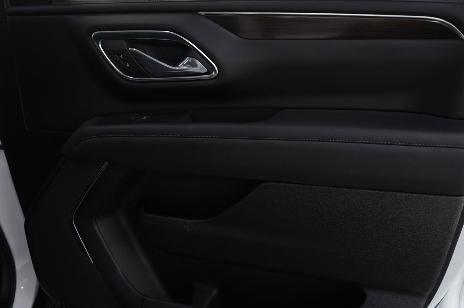 Used 2024 GMC Yukon XL SLE image 11